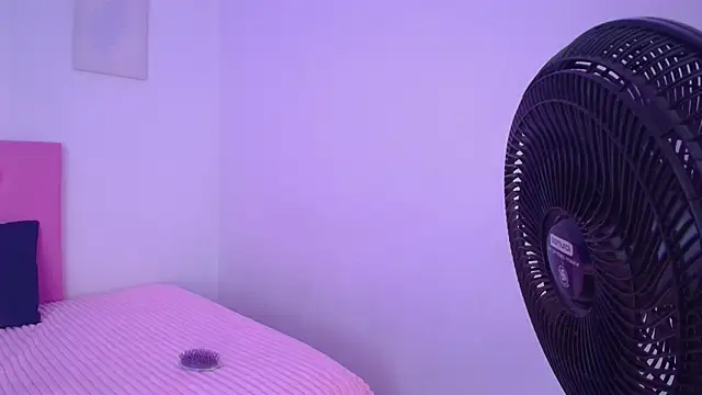 issa kitty online show from 01-25-25, 04:03