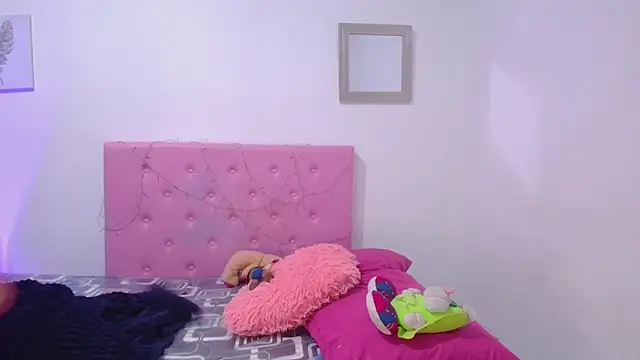 issa kitty online show from 03-07-25, 04:44