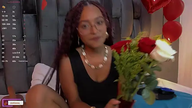 Lorena Vieira  online show from 02-15-25, 08:33