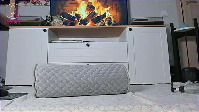 Snapshot of Erin_Smojoke chatting on 09-22-25, 11:23 Erin Smojoke online show from 09-22-25, 11:23