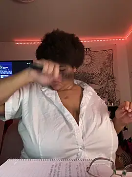 Snapshot of Ectorius chatting on 10-27-25, 11:52 Ectorius online show from 10-27-25, 11:52