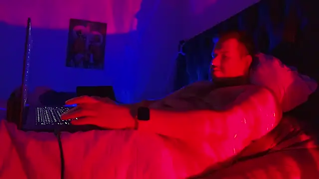 Snapshot of bearcloudcomputa chatting on 12-30-24, 12:42 bearcloudcomputa online show from 12-30-24, 12:42