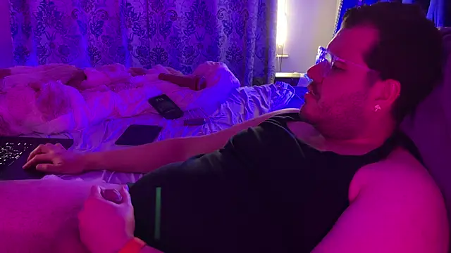 Snapshot of bearcloudcomputa chatting on 03-15-25, 12:15 bearcloudcomputa online show from 03-15-25, 12:15