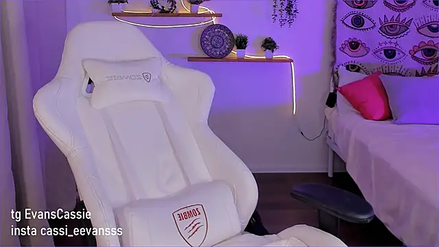 Cassie Ice online show from 02-25-25, 06:25