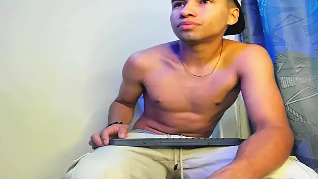 Snapshot of andy_0018 chatting on 12-27-24, 09:28 andy 0018 online show from 12-27-24, 09:28