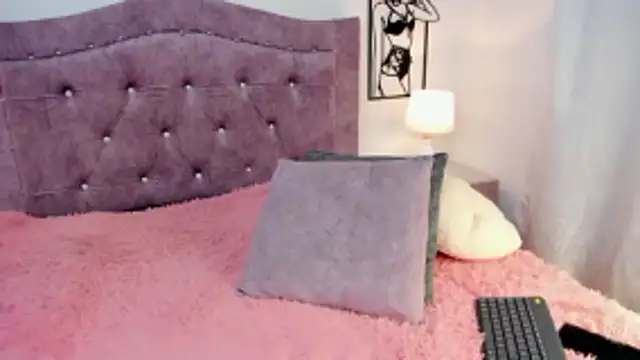 LunaSmitt online show from 12-18-25, 01:55