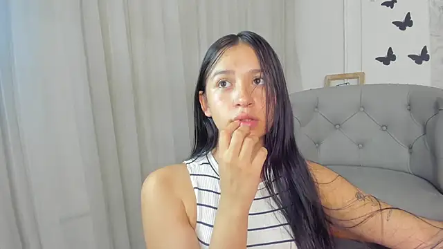 Snapshot of Foxy200__ chatting on 01-12-25, 11:47 Foxy200 online show from 01-12-25, 11:47