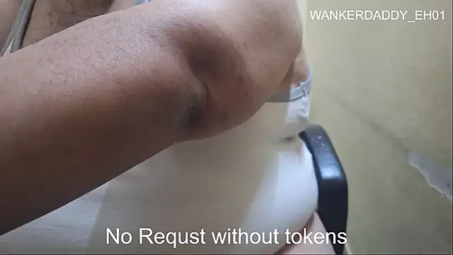 Snapshot of WANKERDADDY_EH01 chatting on 12-14-24, 05:03 WANKERDADDY EH01 online show from 12-14-24, 05:03