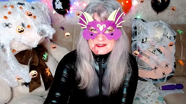 Snapshot of SiberiabBerry chatting on 10-31-25, 03:02 SiberiabBerry online show from 10-31-25, 03:02