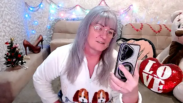 Snapshot of SiberiabBerry chatting on 12-16-25, 02:00 SiberiabBerry online show from 12-16-25, 02:00