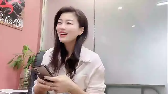 Snapshot of QianF-666 chatting on 11-07-25, 04:23 QianF-666 online show from 11-07-25, 04:23