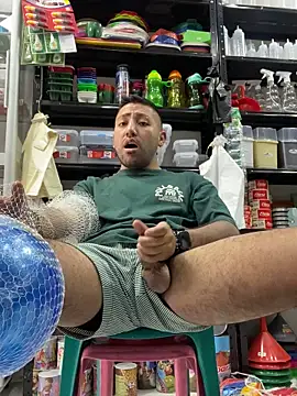 JuanZapata33 online show from 09-10-25, 05:02