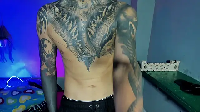 Snapshot of Travistanner_28 chatting on 09-19-25, 04:51 Travistanner 28 online show from 09-19-25, 04:51