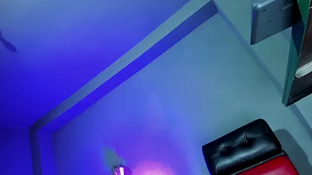 Snapshot of Travistanner_28 chatting on 09-21-25, 04:03 Travistanner 28 online show from 09-21-25, 04:03