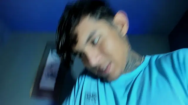 Snapshot of Travistanner_28 chatting on 10-22-25, 03:18 Travistanner 28 online show from 10-22-25, 03:18