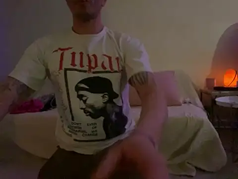 Snapshot of Gman143187 chatting on 02-09-26, 02:15 Gman143187 online show from 02-09-26, 02:15