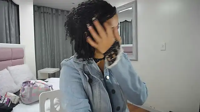 Snapshot of Mayaa_ross chatting on 02-04-25, 12:40 Mayaa ross online show from 02-04-25, 12:40