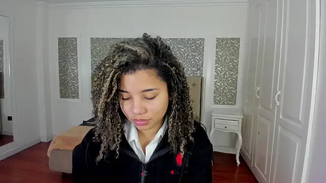 Snapshot of Mayaa_ross chatting on 09-12-25, 01:38 Mayaa ross online show from 09-12-25, 01:38