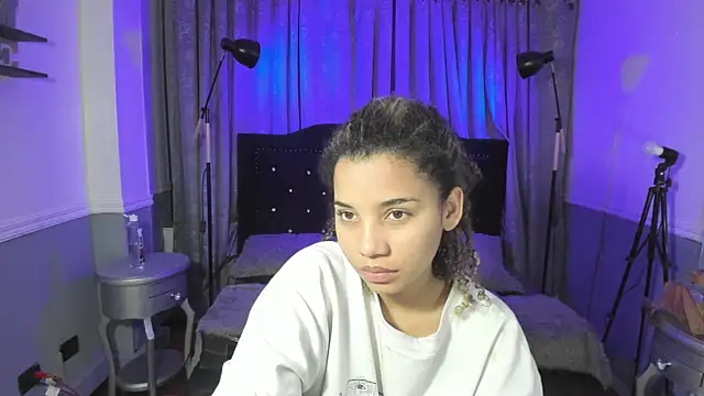 Snapshot of Mayaa_ross chatting on 09-14-25, 02:22 Mayaa ross online show from 09-14-25, 02:22