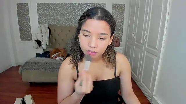 Snapshot of Mayaa_ross chatting on 10-07-25, 01:47 Mayaa ross online show from 10-07-25, 01:47