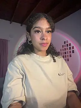 Snapshot of Arteatenea__ chatting on 12-15-24, 03:34 Arteatenea online show from 12-15-24, 03:34