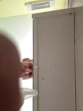 Snapshot of hotbi1981 chatting on 03-14-26, 03:12 hotbi1981 online show from 03-14-26, 03:12