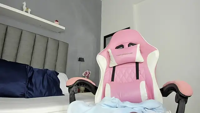 angelica dymond online show from 01-20-25, 10:15