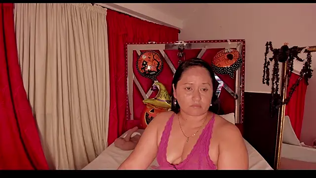 Snapshot of MicaelaHot_ chatting on 10-22-25, 03:29 MicaelaHot online show from 10-22-25, 03:29