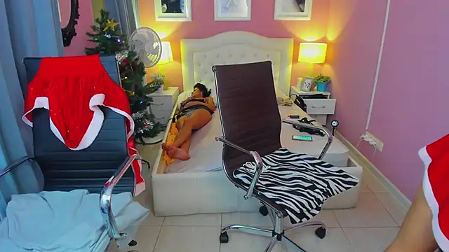 EricaAndPenelopa online show from 12-28-24, 11:41