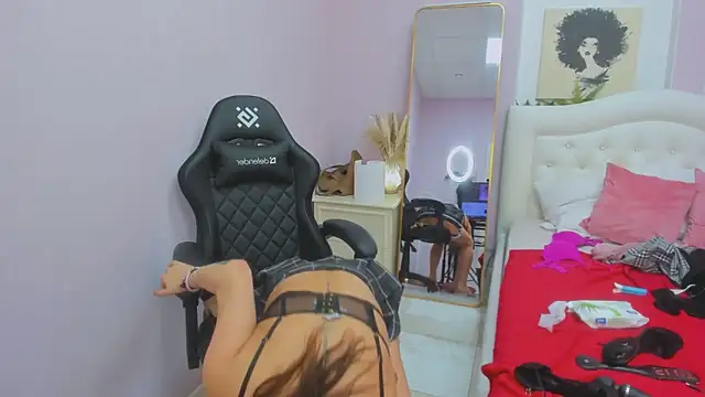 EricaAndPenelopa online show from 10-19-25, 03:07