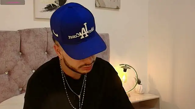 Amadeo Wild online show from 04-25-26, 04:15