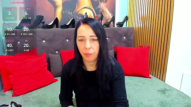 LauraSin online show from 02-12-26, 05:13