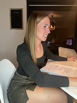 Snapshot of lola_tentatiion chatting on 01-28-25, 08:26 lola tentatiion online show from 01-28-25, 08:26