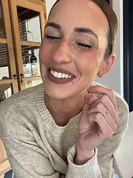 Snapshot of lola_tentatiion chatting on 02-18-25, 01:44 lola tentatiion online show from 02-18-25, 01:44