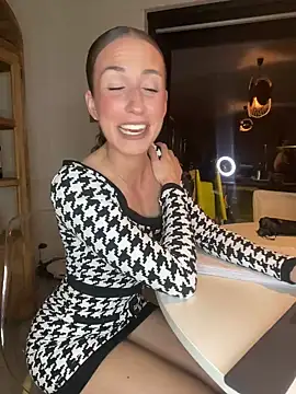 Snapshot of lola_tentatiion chatting on 02-20-25, 08:36 lola tentatiion online show from 02-20-25, 08:36