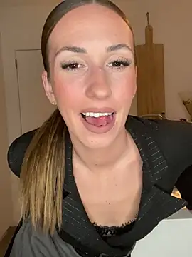 Snapshot of lola_tentatiion chatting on 03-09-25, 08:42 lola tentatiion online show from 03-09-25, 08:42