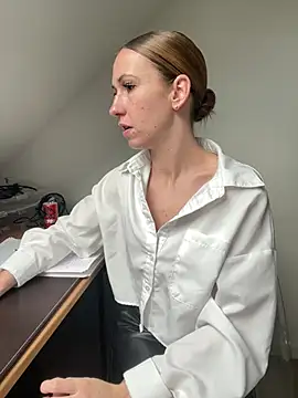 Snapshot of lola_tentatiion chatting on 03-10-25, 12:37 lola tentatiion online show from 03-10-25, 12:37