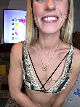 Snapshot of lola_tentatiion chatting on 09-14-25, 08:19 lola tentatiion online show from 09-14-25, 08:19