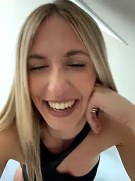 Snapshot of lola_tentatiion chatting on 10-19-25, 03:34 lola tentatiion online show from 10-19-25, 03:34