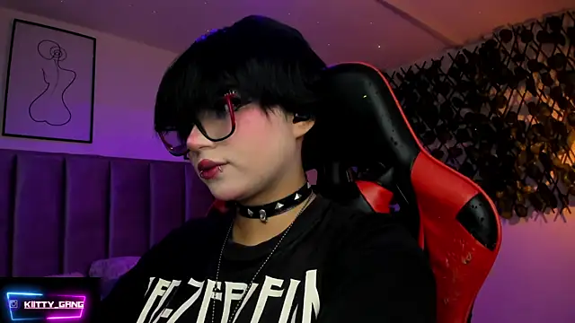 Kitty Gang online show from 02-05-26, 01:21