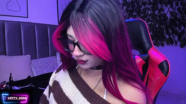 Kitty Gang online show from 02-17-26, 01:46