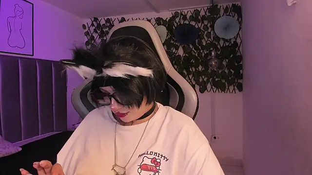 Kitty Gang online show from 04-11-26, 07:45