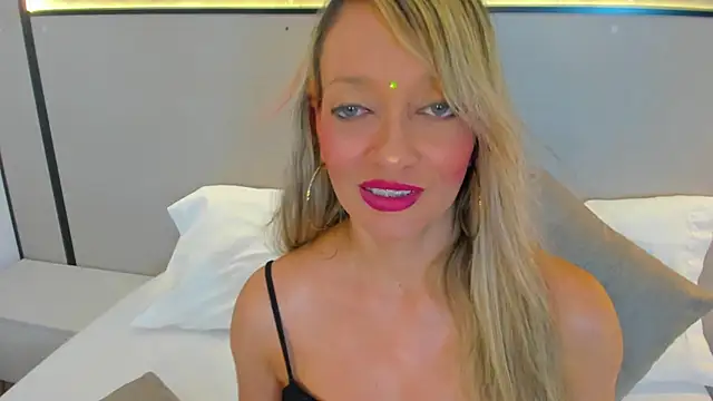 Snapshot of emma_collson chatting on 09-13-25, 02:33 emma collson online show from 09-13-25, 02:33