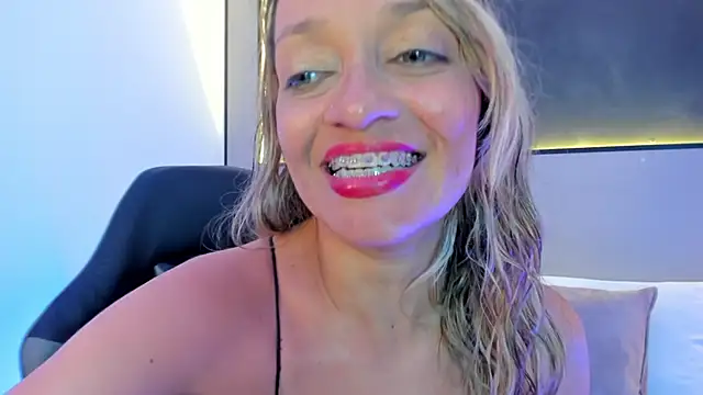 Snapshot of emma_collson chatting on 09-21-25, 02:35 emma collson online show from 09-21-25, 02:35