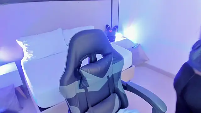 Snapshot of emma_collson chatting on 09-26-25, 02:37 emma collson online show from 09-26-25, 02:37