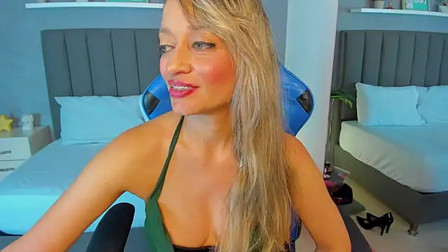 Snapshot of emma_collson chatting on 10-04-25, 03:04 emma collson online show from 10-04-25, 03:04