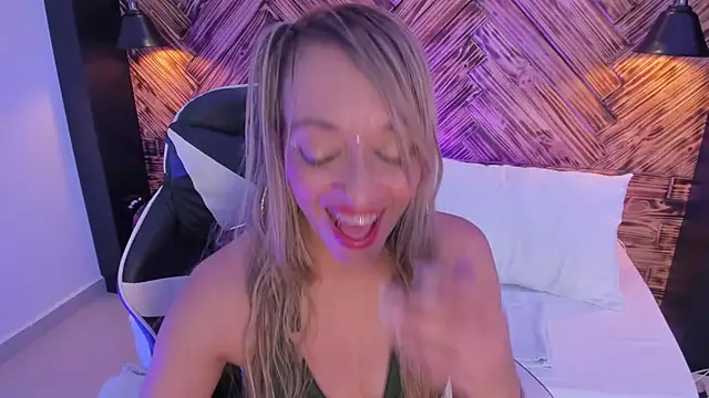 emma collson online show from 11-25-25, 08:31