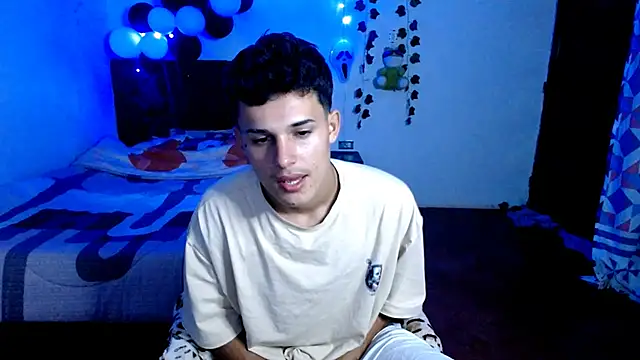 Snapshot of freddy_romas chatting on 10-24-25, 11:34 freddy romas online show from 10-24-25, 11:34