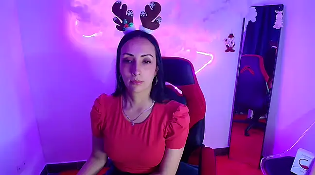 Snapshot of yaralyminjo2 chatting on 12-17-24, 02:00 yaralyminjo2 online show from 12-17-24, 02:00