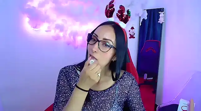 Snapshot of yaralyminjo2 chatting on 12-18-24, 02:06 yaralyminjo2 online show from 12-18-24, 02:06